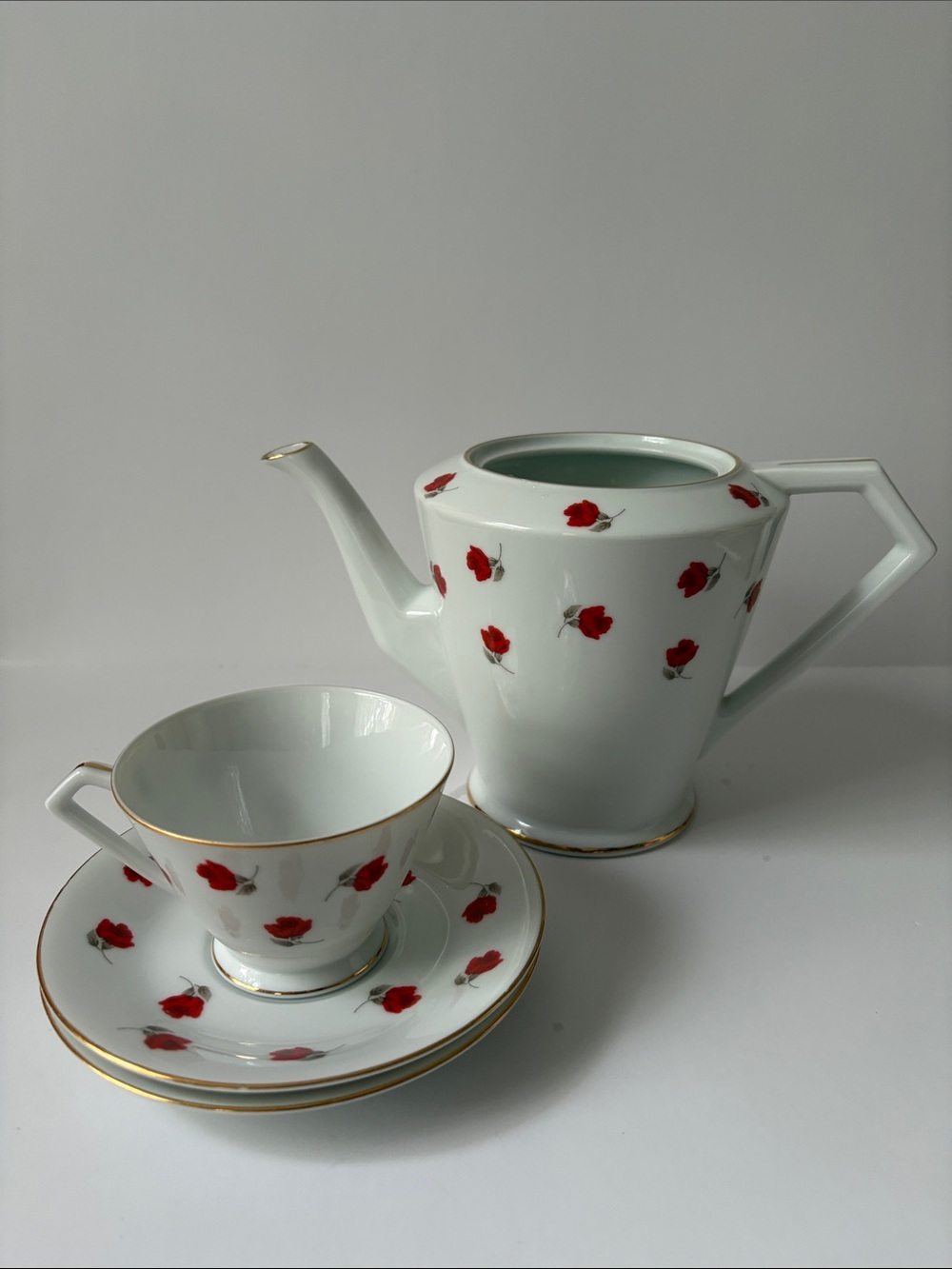 Vintage Noritake pattern 275 red rose china - teapot - teacup- 2 saucers